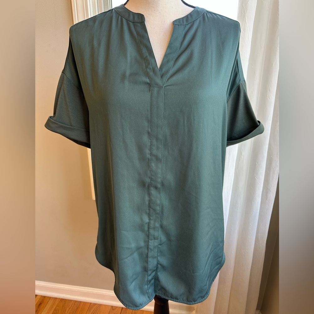 Lysse Split Neck Evergreen Popover
Top Small